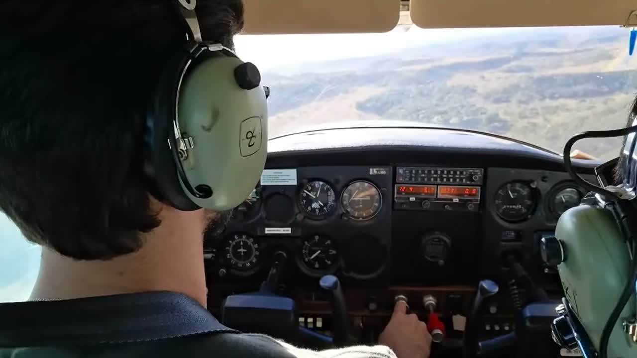 Vista do cockpit durante voo de instrução